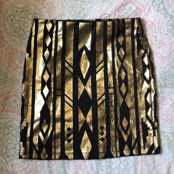 Forever 21 Gold and Black Aztec mini skirt 😍 - Picture 4 of 5